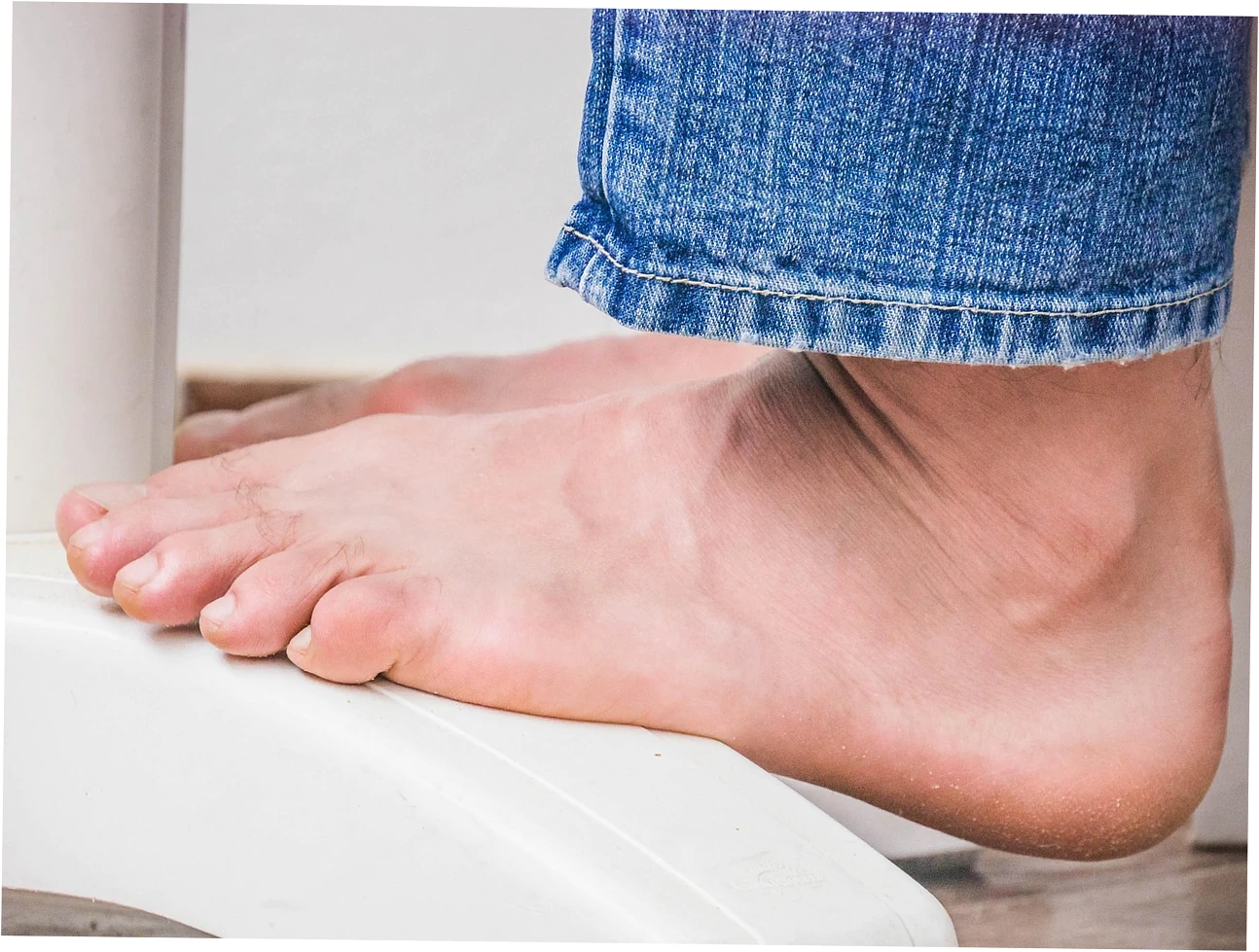 So, injuries can definitely lead to flat feet in other ways too.