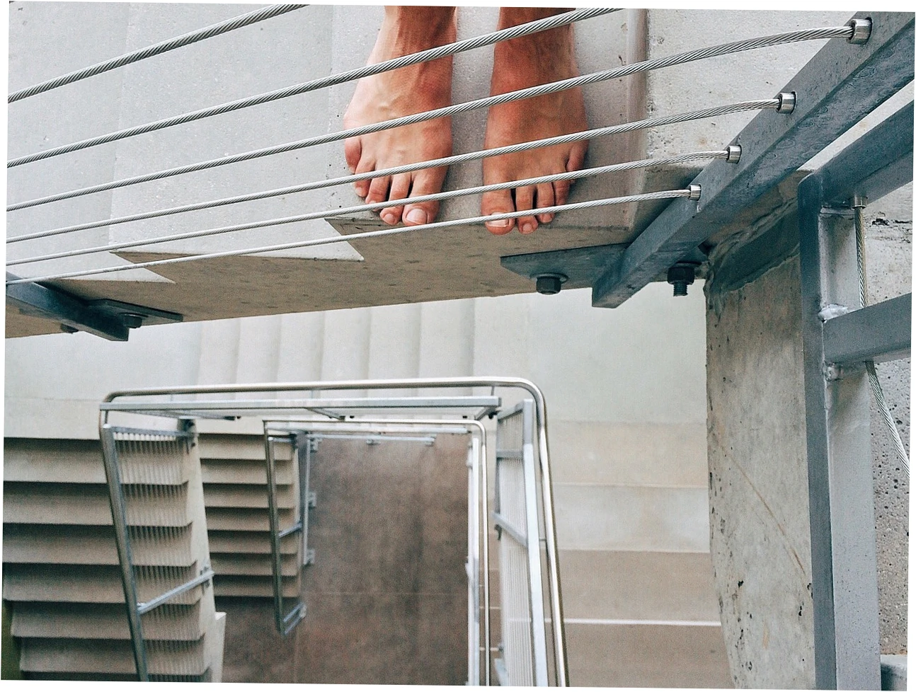 So, how can you tell if your flat feet are linked to weight gain?